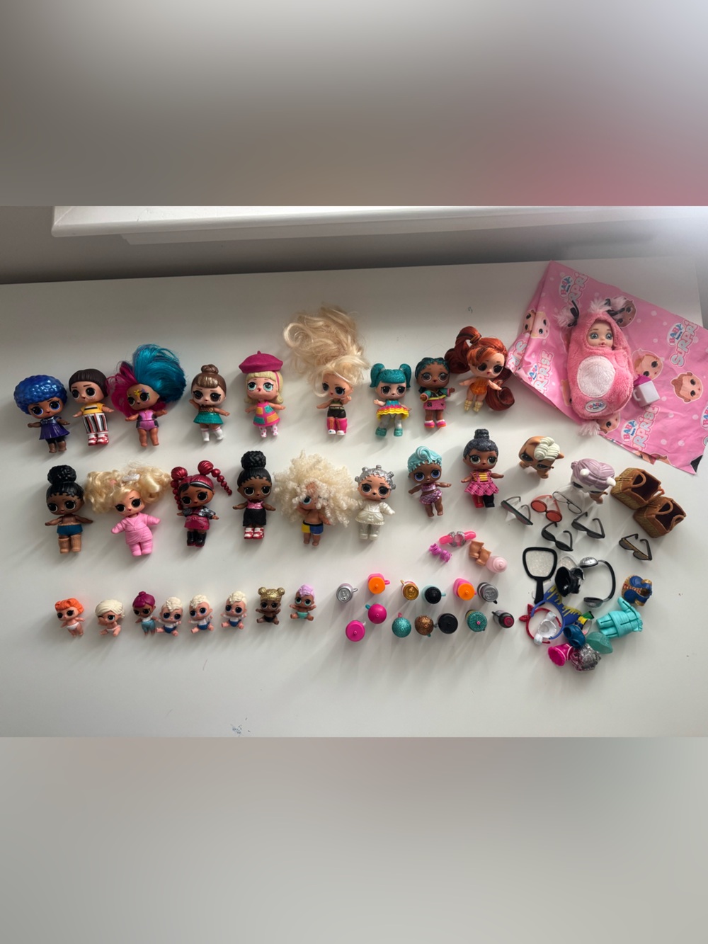 L.O.L. Surprise! 28+ Assorted Dolls, Pets, Babies and Accessories.